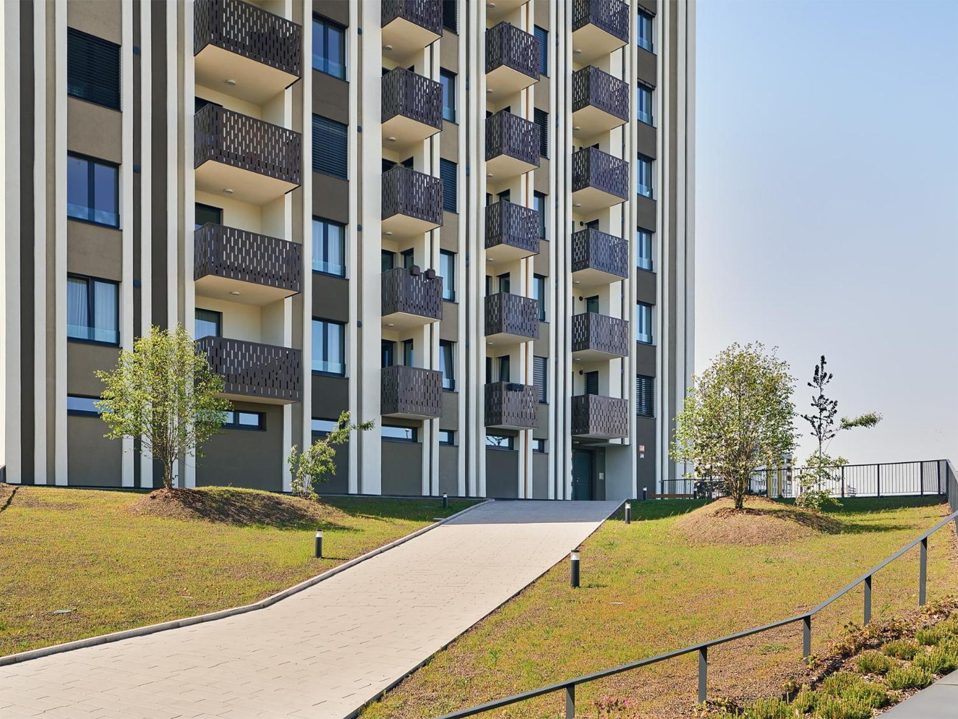 Luxury Sunny Home - Garage Parking, Metro, Balcony, Ps5 With Games Prága Kültér fotó